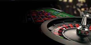 Người chơi Việt Nam trải nghiệm slot online và live casino trên điện thoại tại u8887